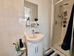 Ensuite- click for photo gallery